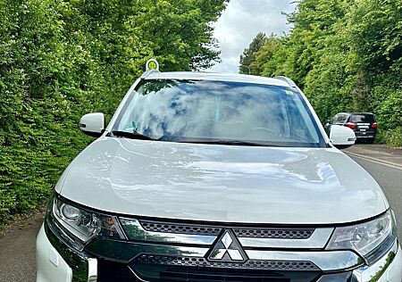 Mitsubishi Outlander 2.4 4WD Plug-In Hybrid