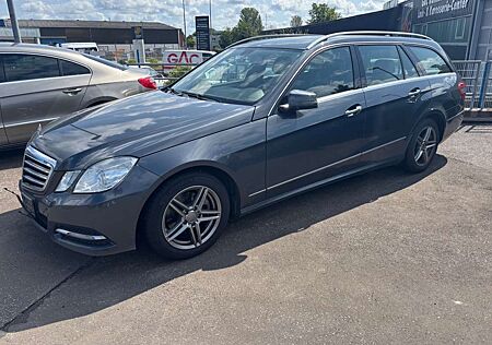 Mercedes-Benz E 220 T CDI BlueEfficiency / Comand+Leder+AHK