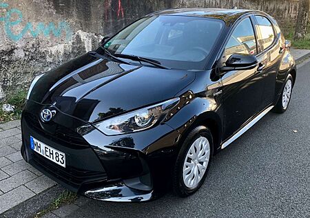 Toyota Yaris Hybrid Business Edition*Erst 10400KM*Automatik*TOP