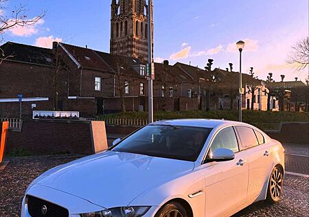 Jaguar XE 2.0 Diesel Prestige Aut. 180