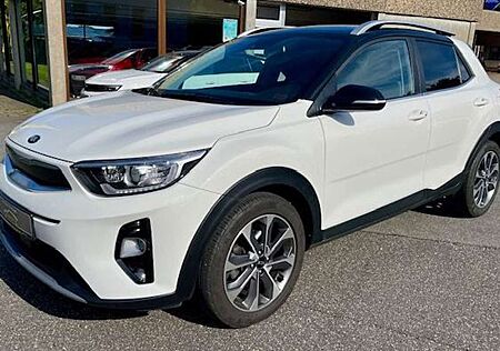 Kia Stonic Spirit"Alu,Navi,SHZ,LRH,RFK,PDC,1 Hand"