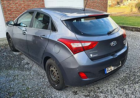 Hyundai i30 5 Türer sehr gut ausgestatet