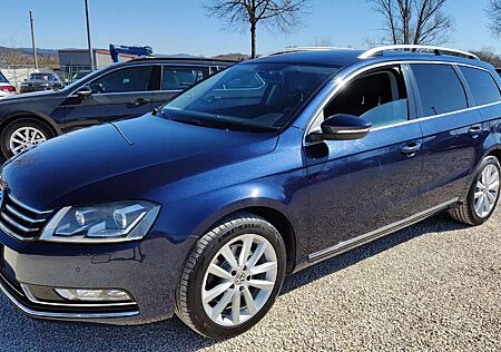 VW Passat Variant Volkswagen Passat Var. 2.0TDI Highline Xenon* Leder* Navi*