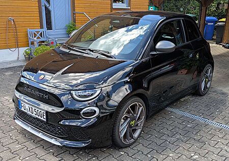 Abarth 500e Turismo 42 kwh - Allwetter (+ Sommerreifen)