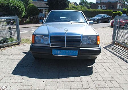 Mercedes-Benz E 230