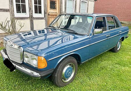 Mercedes-Benz 200 Spitzenfahrzeug,ungeschweißt,Erstlack200D w123