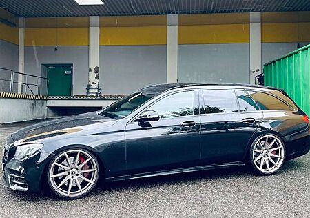 Mercedes-Benz E 220 d T 9G-TRONIC AMG Line