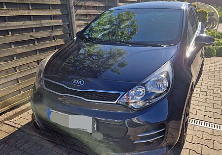 Kia Rio Fließheck 5-Türer 1.2 Dream Team Edition