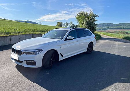 BMW 530 M-xDrive+AHK+DA+PA+Pano+HUD+Luft+360+DisplayKey