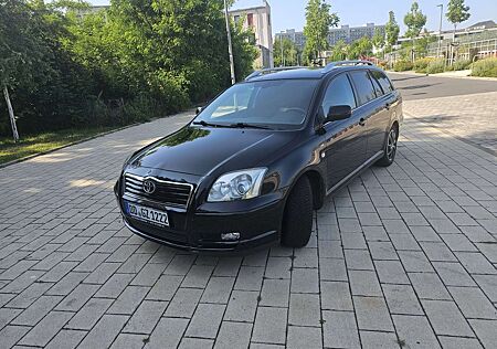 Toyota Avensis 2.0 VVT-i Combi Executive