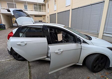 Ford Focus gebraucht kaufen Ford Focus 1.0 EcoBoost Start-Stopp-System Titanium