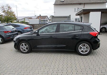 Ford Focus 1,5 NAVI KAMERA SPURH SITZH TEMPOM ACC PDC