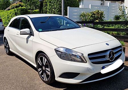 Mercedes-Benz A 180 Urban, Super Zustand, 18 Zoll, LED, Kamera