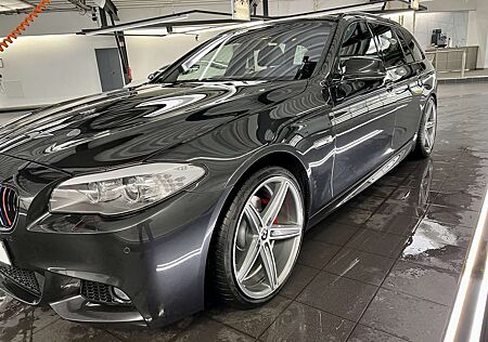 BMW 520 d Touring 20 Zoll Orig. M Pakete Garagenwagen SSD