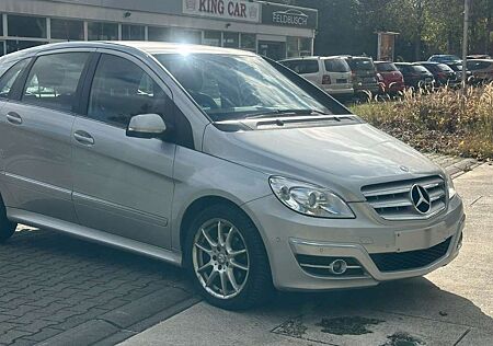 Mercedes-Benz B 180 CDI*AUTOMATIK*SHZ*PDC*ALU*NAVI*AHK*LEDER*