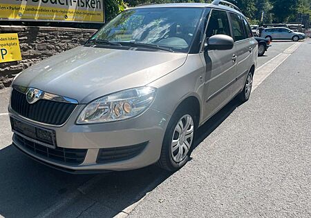 Skoda Fabia Combi Ambiente 1.Hand!Top! Tüv Neu!
