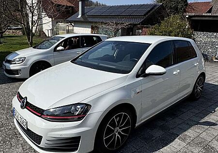 VW Golf GTI Volkswagen BlueMotion Technology DSG