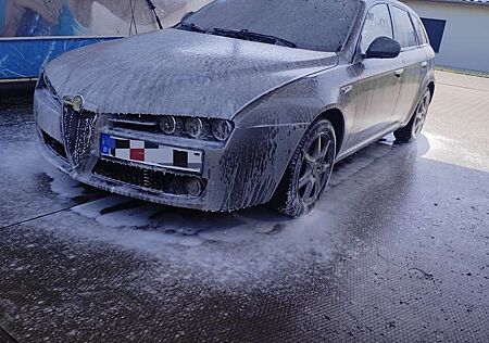 Alfa Romeo 159 1.9 JTDM 8V DPF Distinctive TÜV bis Ende des Jahre