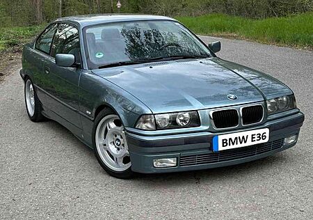 BMW 320i 320 Coupe
