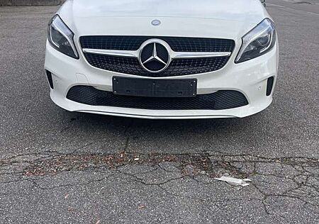 Mercedes-Benz A 200 Navi klima panorama teilleder