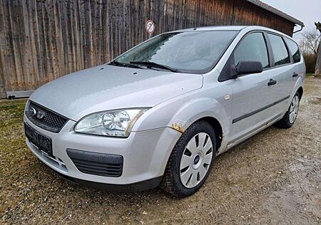 Ford Focus gebraucht kaufen Ford Focus 1.8 NEUE WR AHK SHZ el.FH bhzb. Frnotsch.