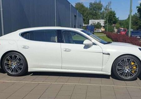 Porsche Panamera Turbo S Executive PDK