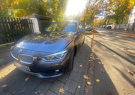 BMW 320i 320 Touring Aut.Edition Luxury Line Purity