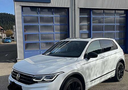 VW Tiguan Volkswagen R-Line eHybrid