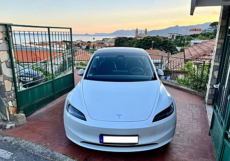 Tesla Model 3 Neu Highland RWD Winterräder Pano ACC Kamera