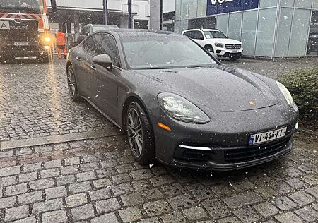 Porsche Panamera 4