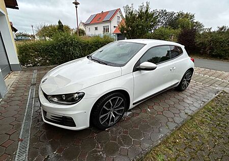 VW Scirocco Volkswagen 2.0 TDI (Blue Motion Technologie)