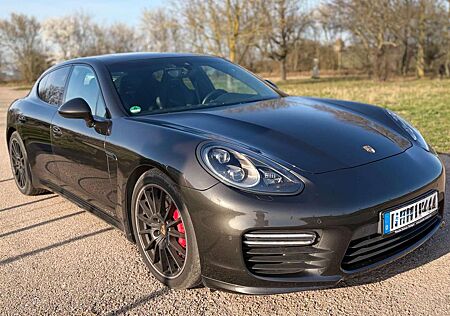 Porsche Panamera GTS PDK