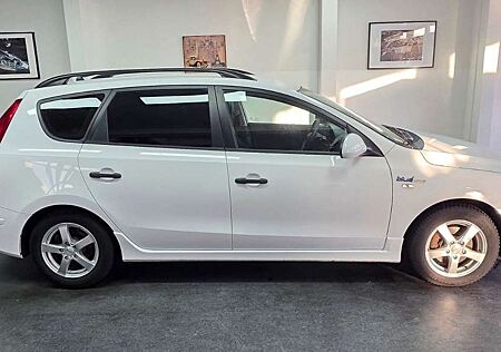 Hyundai i30 CW 1.6 CRDi Klima AHK TÜV 05/2026