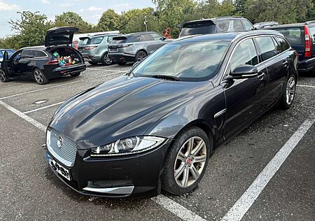 Jaguar XF 3.0 V6 Diesel S Sportbrake beschädigt