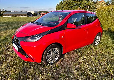 Toyota Aygo 8 fach bereift 2. Hand Klima Rückfahrkamera