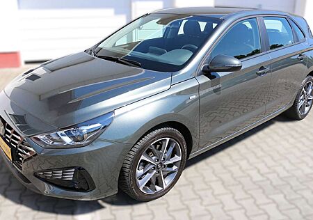 Hyundai i30 Mild-Hybrid PDC vorn und hinten