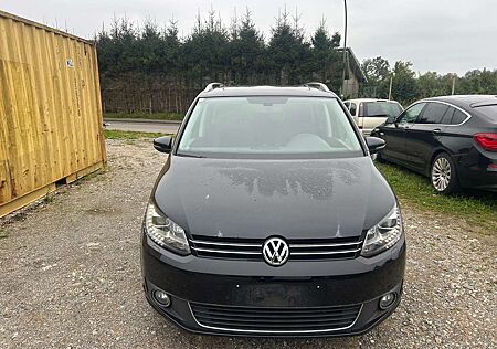 VW Touran Volkswagen 1.6 TDI DPF BlueMotion Technology Highline