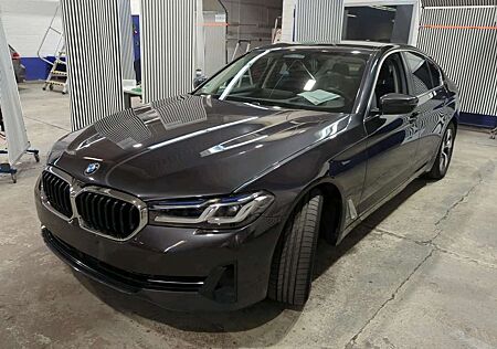 BMW 530 i HUD*Kamera*Leder*AHK*DrivingProf*Innovatio