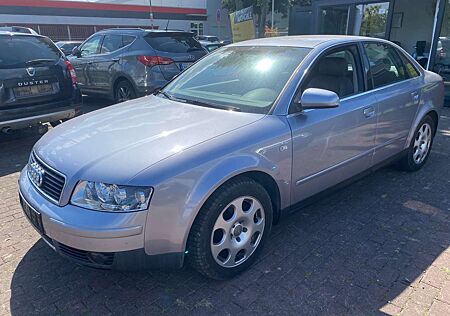 Audi A4 2.0/2.Hand/Neu TÜV/Scheckheft/AHK/Klimautomatik