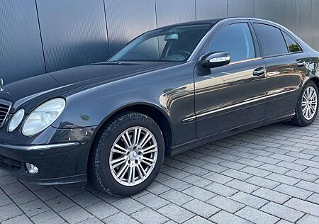 Mercedes-Benz E 200 -AUTOMATIK-SHZ-PDC-PANO-TÜV-Garantie