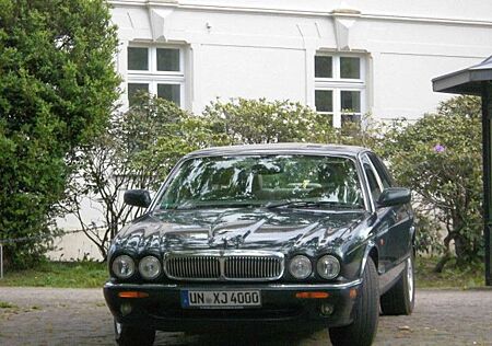 Jaguar XJ40 Sovereign V8
