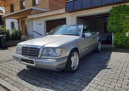 Mercedes-Benz E 220 Cabrio Navi Vollleder Klima el. Fenster