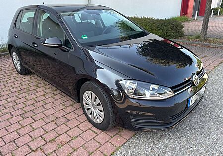 VW Golf Volkswagen 1.2 TSI BlueMotion 4 Zyl. Trendline 110 PS