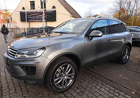 VW Touareg Volkswagen 3.0TDI V6 4MOTION*AUT.*LEDER*NAVI*PANO*