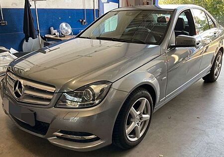 Mercedes-Benz C 220 CDI Avantgarde *Bi-Xenon*Navi*2. Hand*