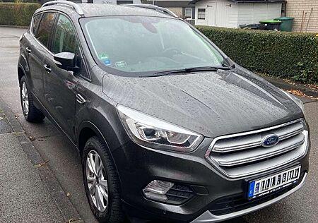 Ford Kuga 1.5 EcoBoost 2x4 Titanium