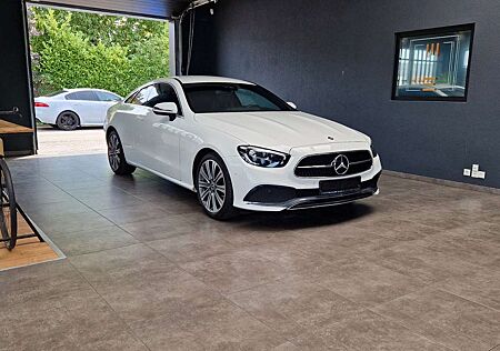Mercedes-Benz E 200 Coupe*Avantgarde*Widescreen*Burmester