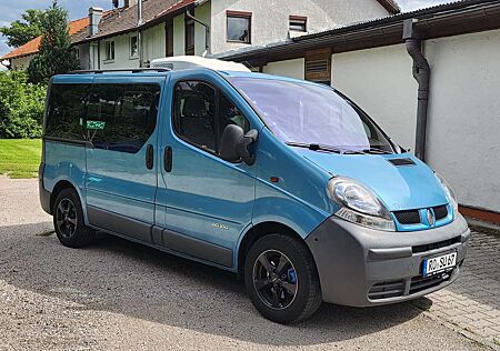 Renault Trafic L1H1 2,7t (8/9 Sitze) verglast
