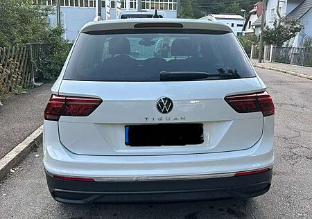 VW Tiguan Volkswagen Active