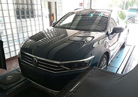 VW Passat Volkswagen Variant GTE*LEDER*DIGITAL*PANO*MATRIX*18*